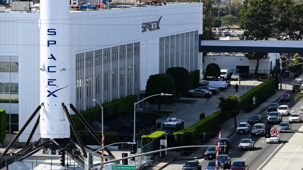 Small investors scrambled to participate in SpaceX’s IPO, even though some thought the valuation was “ridiculous.”