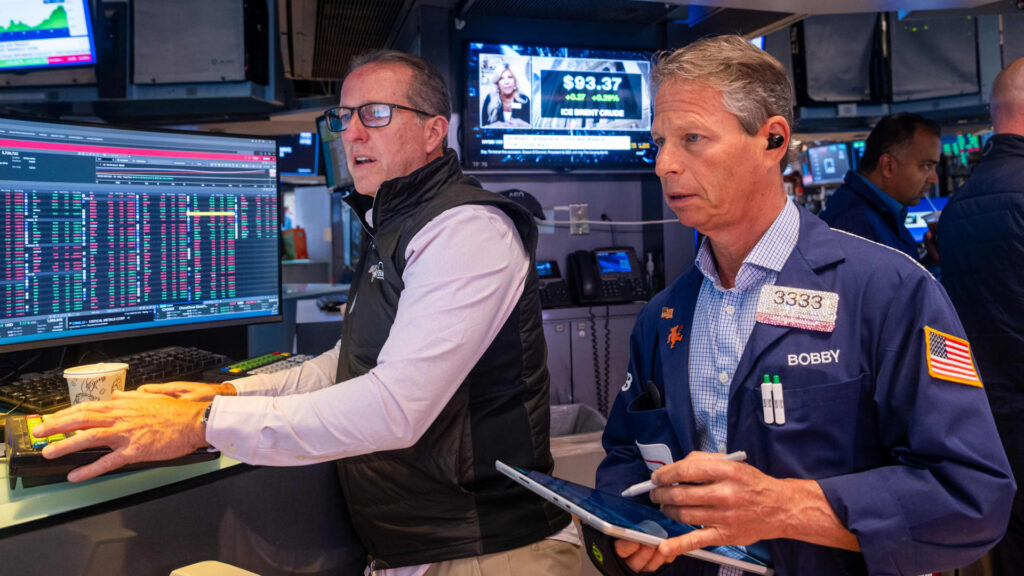 Bears step up bets on high-yield sectors, spooking bond traders