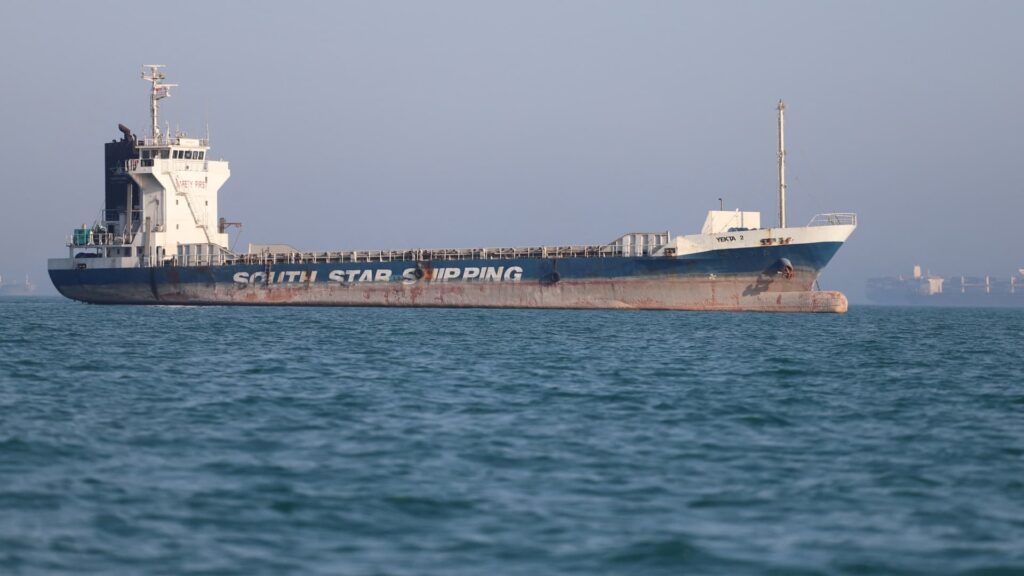 Oil stabilizes after Vance announces more than 12 million barrels of Hormuz exit