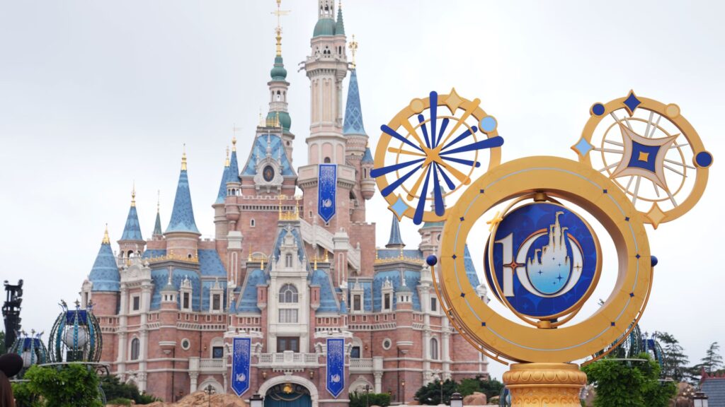 Bob Iger talks about Shanghai Disneyland, ignoring China’s backlash