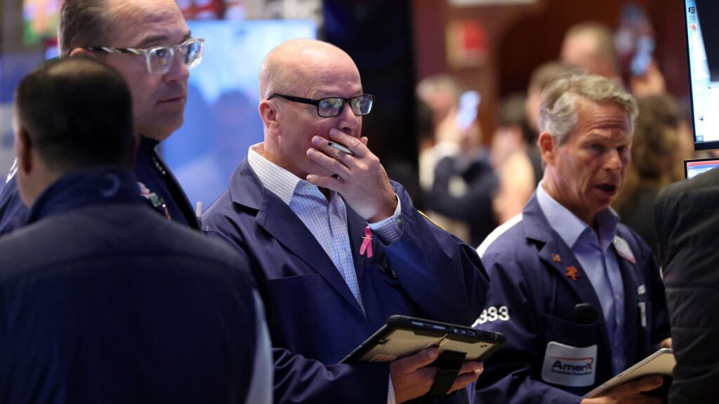 Tech stocks intensify as global stock market declines