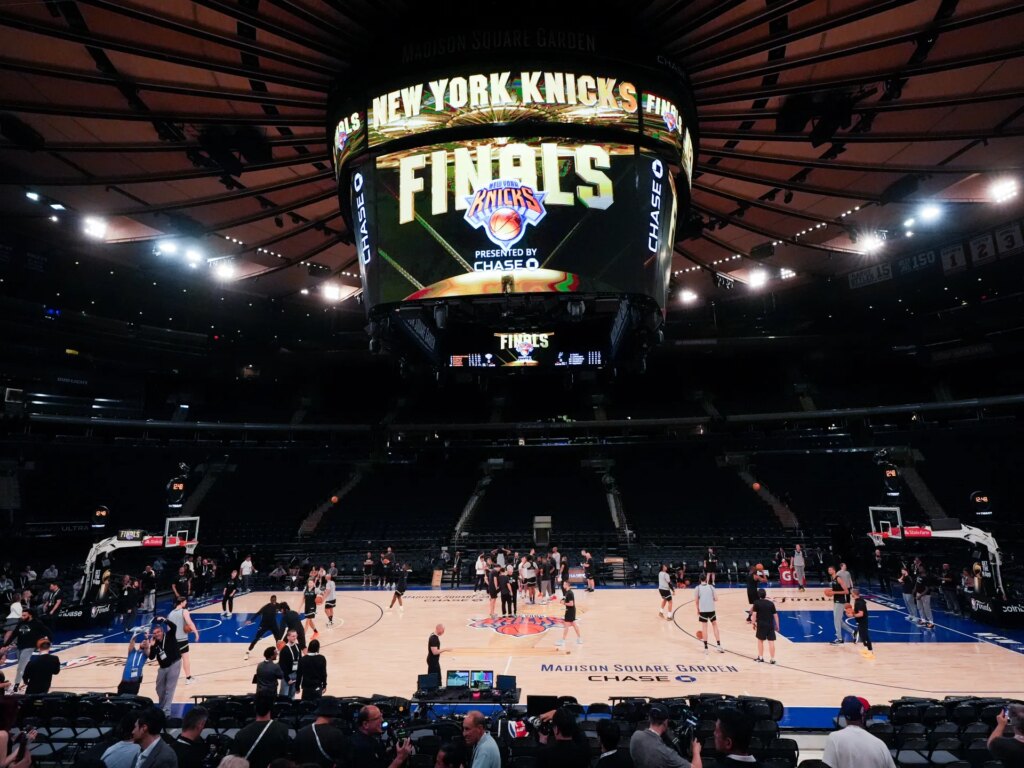 President Trump attends Game 3 of NBA Finals, Secret Service level security | Basketball News