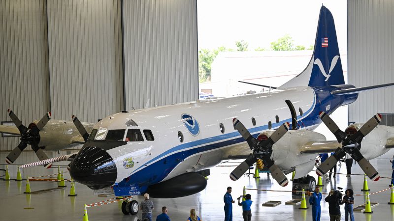 Senators consider tripling NOAA’s aging hurricane hunter fleet