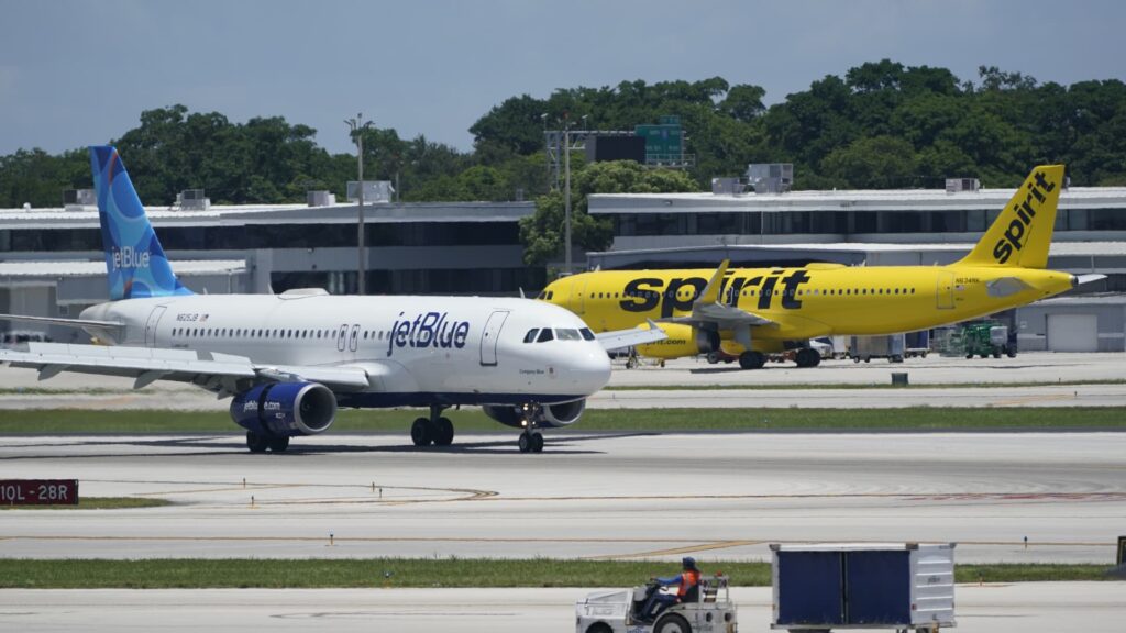 JetBlue acquires Spirit slots at LaGuardia Airlines, considers terminal relocation