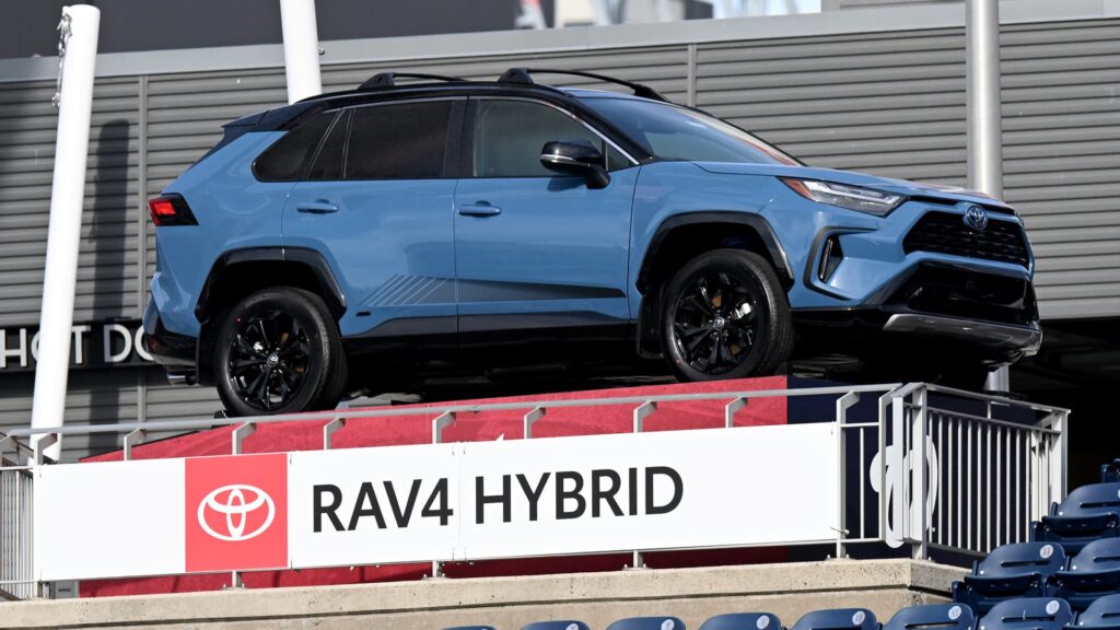 Automakers report mixed U.S. sales results as hybrid vehicles drive market