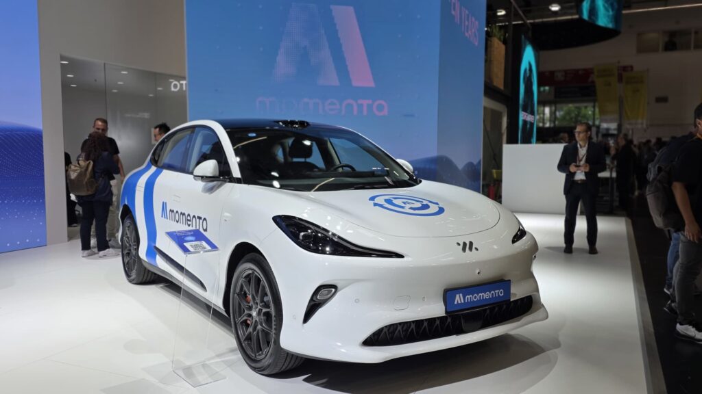 Chinese self-driving company Momenta rises 3% on Hong Kong debut