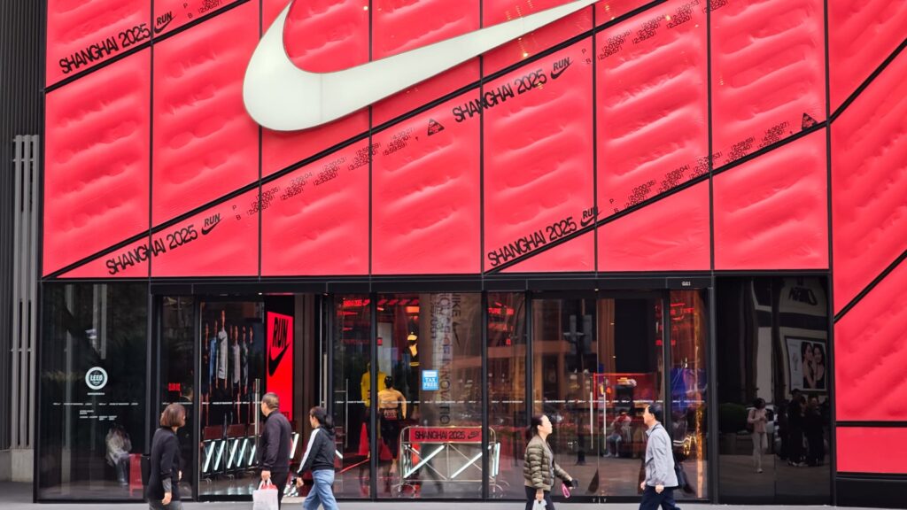 Nike to close thousands of online distributors in China