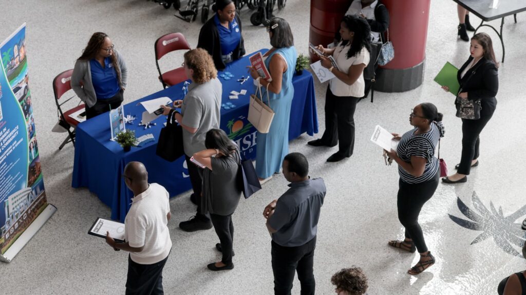 Job seekers give up: Labor force participation rate falls to lowest in 50 years outside of the coronavirus pandemic