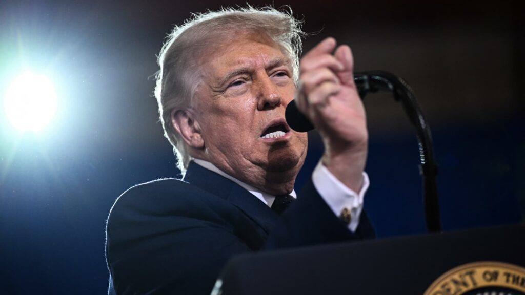CNBC Daily Open: Trump takes stage without longtime teleprompter operator