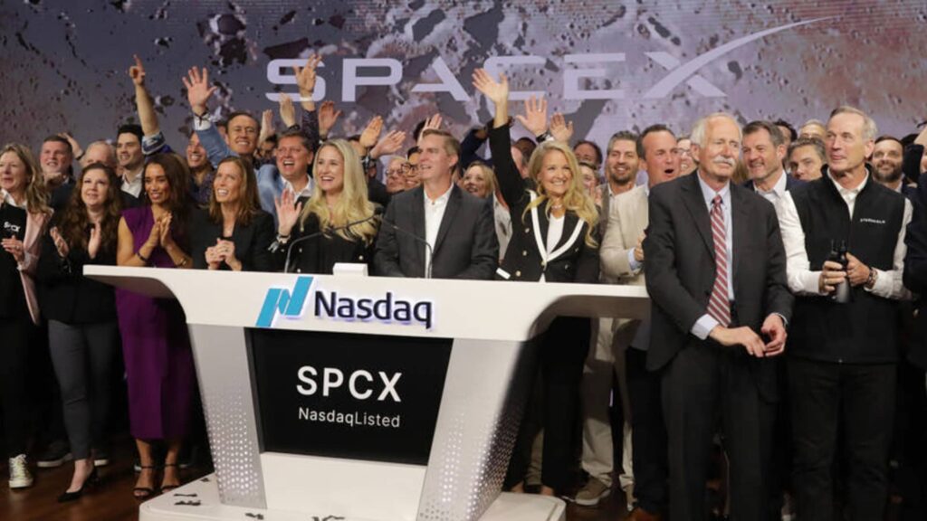 SpaceX sets financial year end date, begins unlocking first large-cap stocks