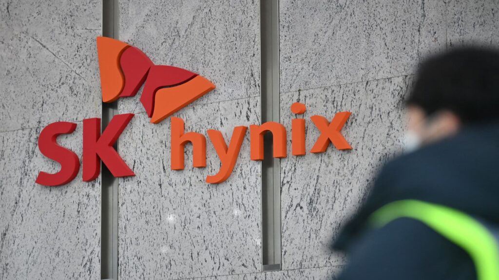How does Jim Cramer evaluate SK Hynix’s vast services?