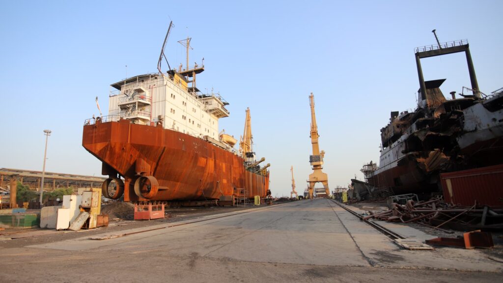 Tanker collision in Hormuz, US attacks Iran. Focus on 10-day ceasefire