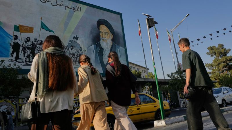 Live updates: US-Iran war. US appears to be pausing attacks, sources say operation is ‘on hold’