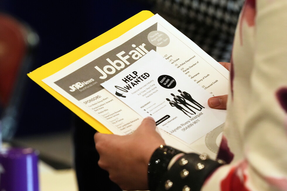 America in the spotlight: Consumers remain pessimistic about the economy. US employment falls in June