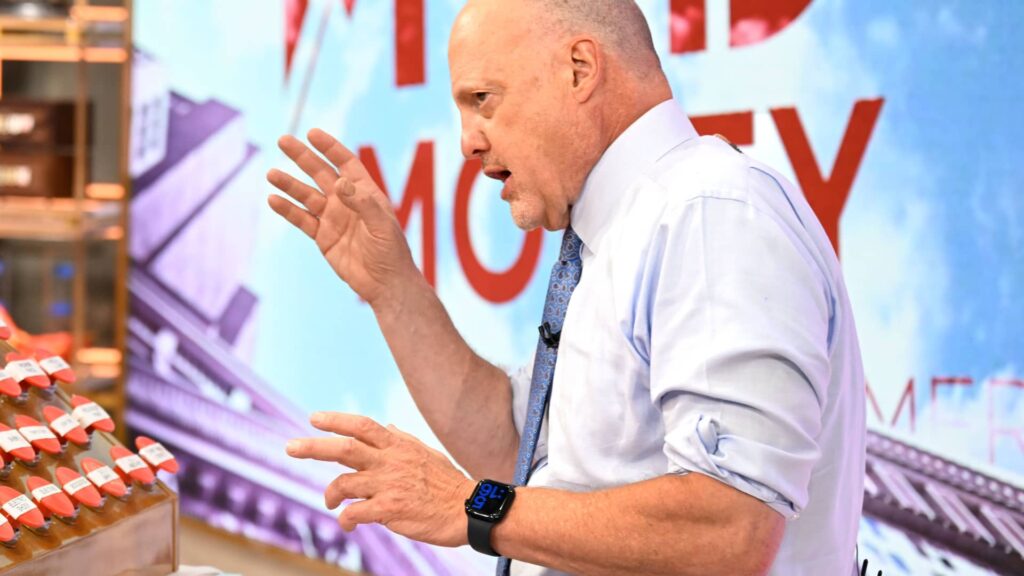 Jim Cramer says the market is too negative – and that creates a buying opportunity