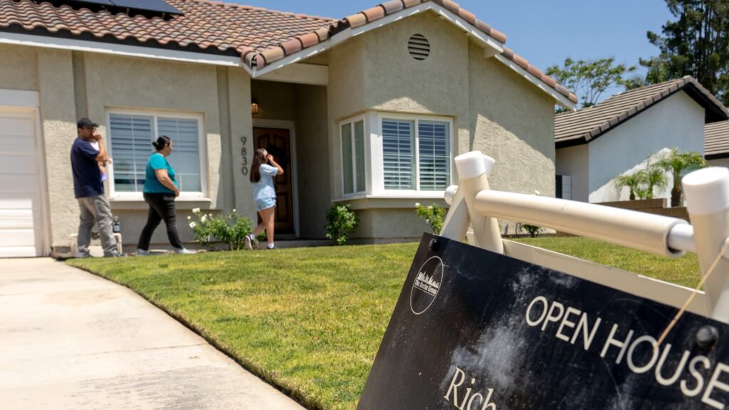 As government bond yields rise, mortgage interest rates also rise
