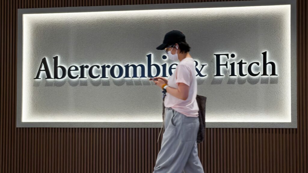This run-down retailer just soared 35%. Jim Cramer says he will jump on the next backlash