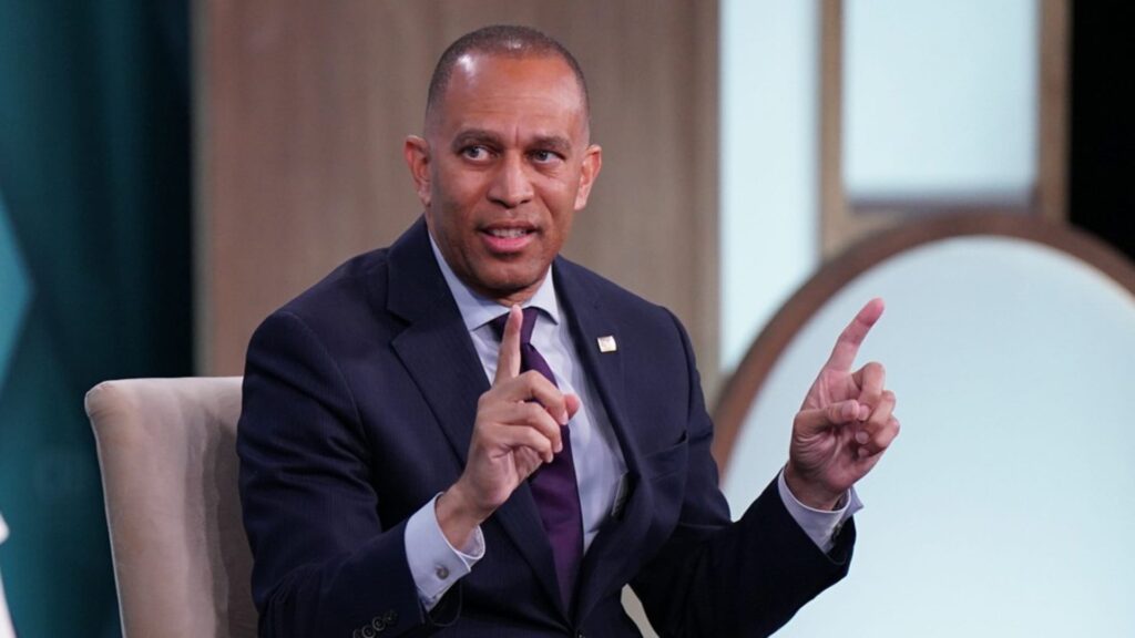 Democratic leader Jeffries meets with Jared Kushner as midterm elections approach