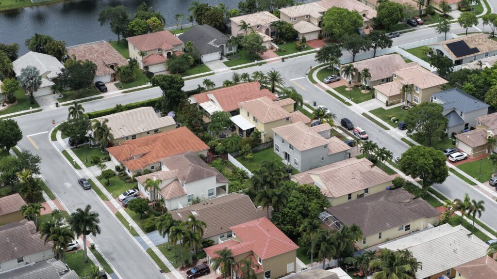 Demand for mortgages stagnates along with interest rates