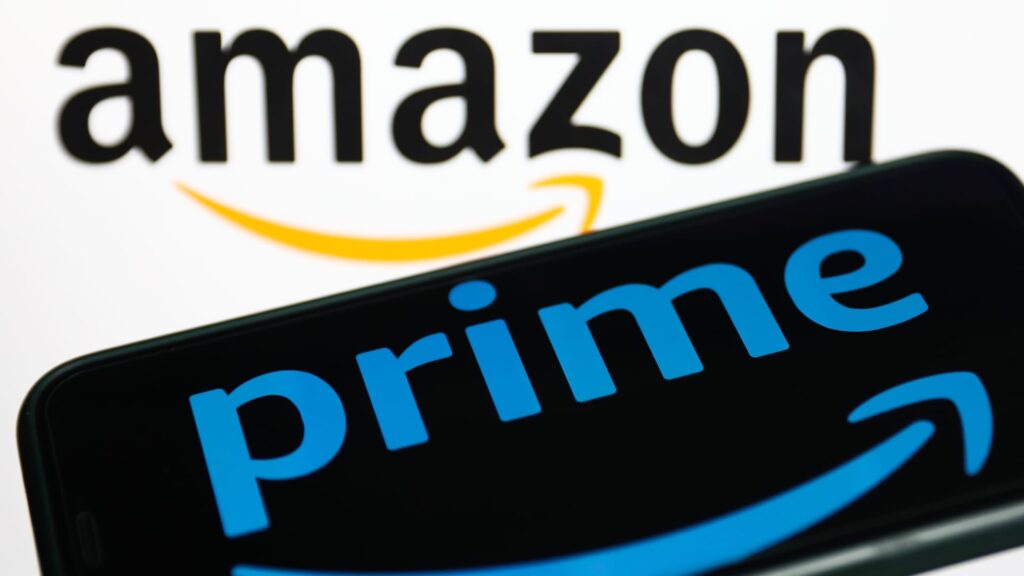 Stocks with the biggest price movements at midday: AMZN, MRVL, PYPL, CRM