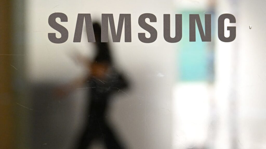 Samsung plans to return up to $80 billion to shareholders after acquiring SK Hynix