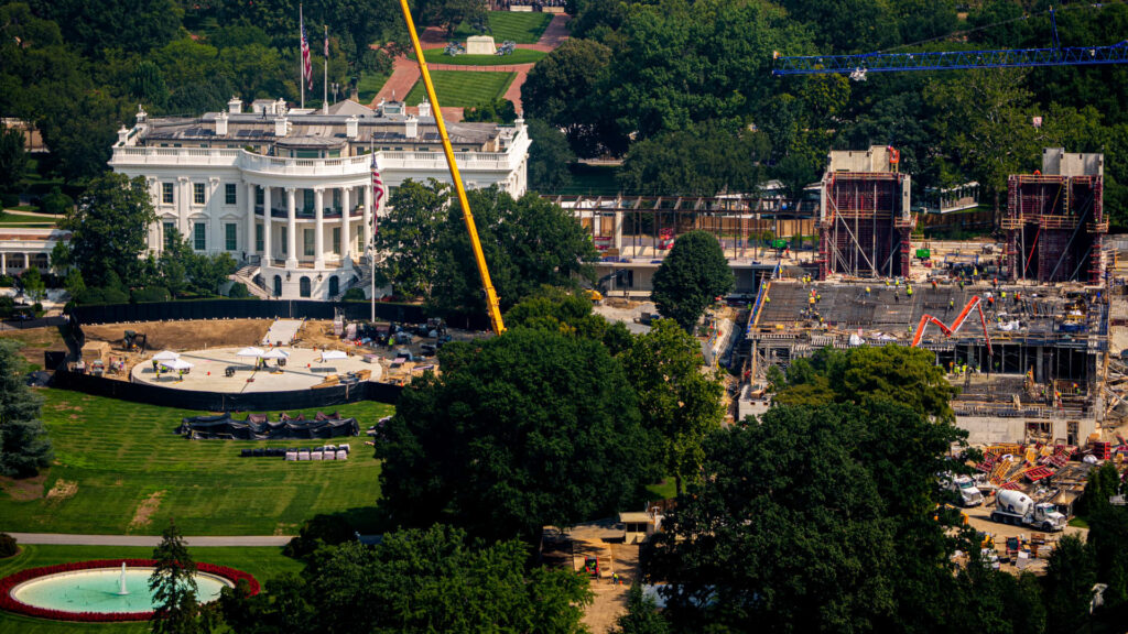 Supreme Court allows President Trump to build White House banquet hall as litigation continues