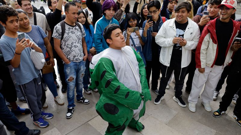 Young Latinos turn ‘aura farming’ into a competitive sport