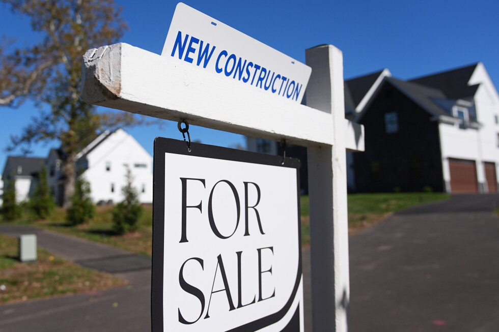 America in the spotlight: U.S. economy expands at a slow pace, mortgage rates at their highest level in a year