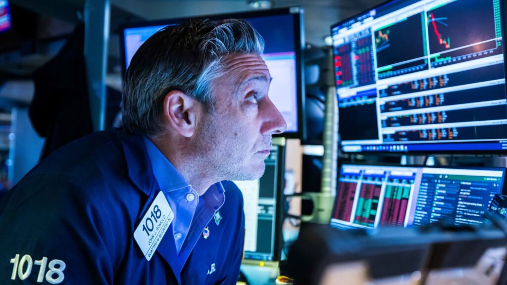 Government bond yields little changed ahead of further economic data release