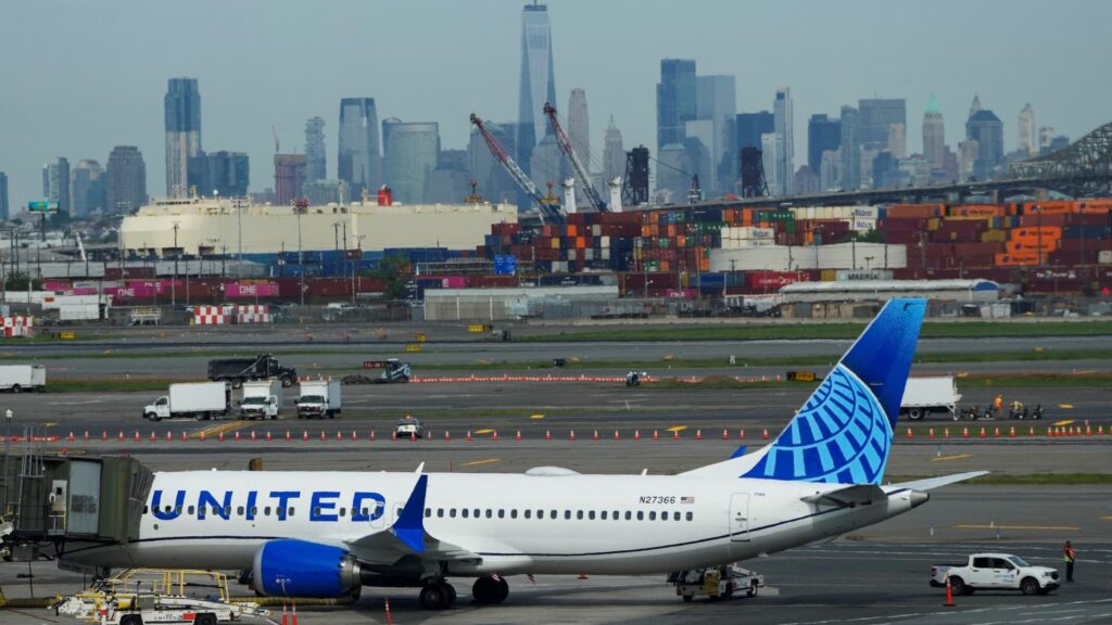 Flight disruption eases after aircraft stops in Newark, Philadelphia