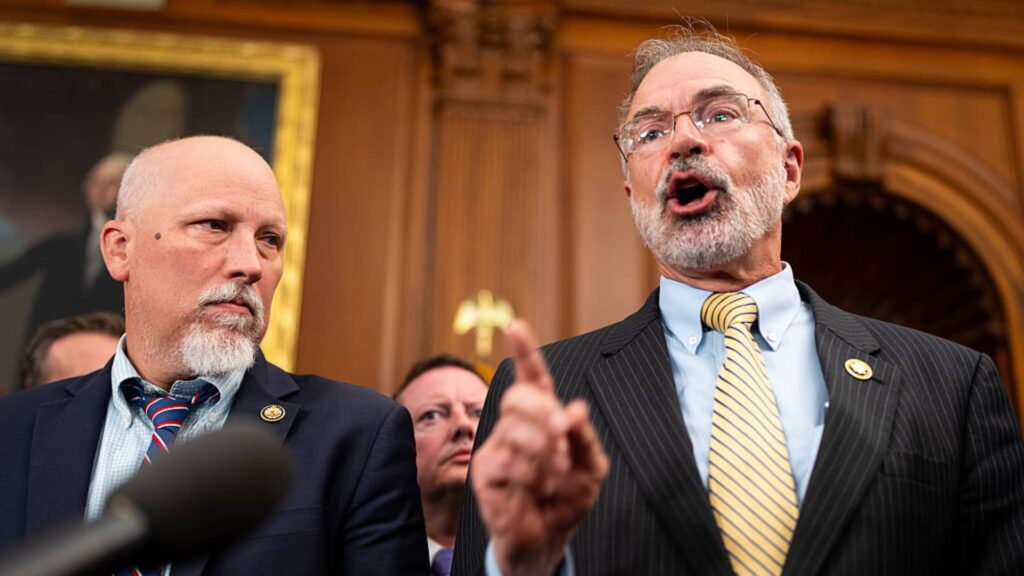 House aims to avoid government shutdown due to resistance from Republican hardliners