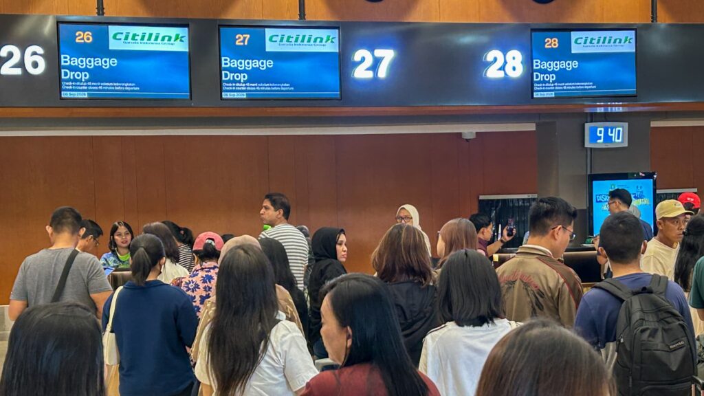 Hundreds of flights disrupted at Jakarta airport due to volcanic eruption
