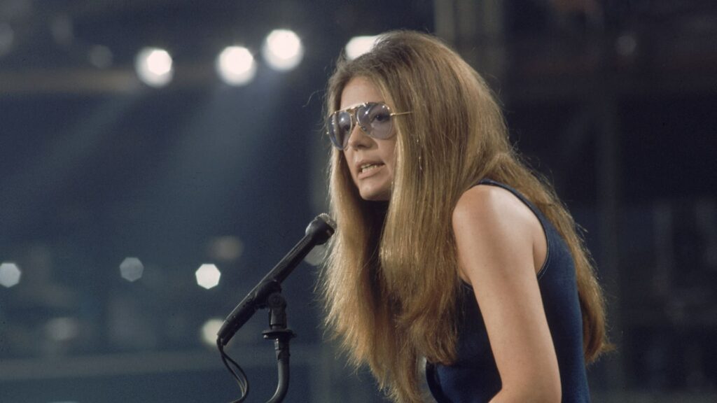 When someone asks you a difficult question, use Gloria Steinem’s powerful trick
