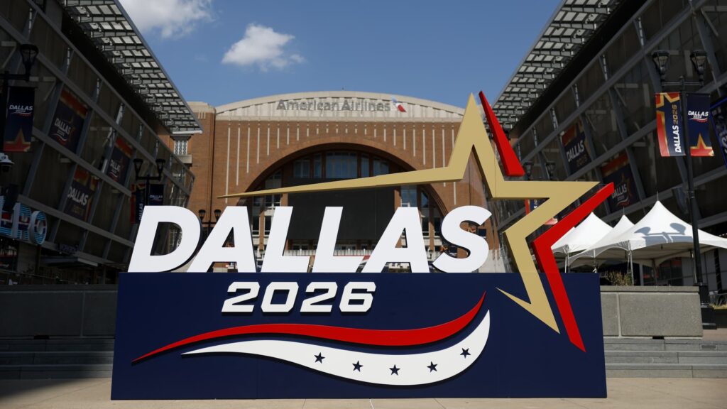 Who will speak at the Republican midterm convention in Dallas?