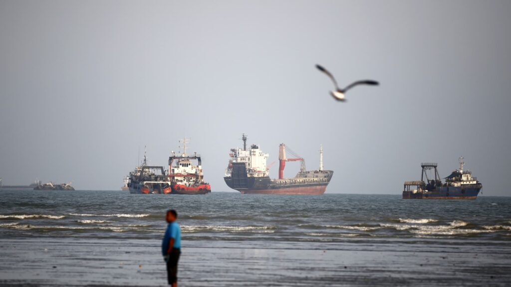 Ships collide in Strait of Hormuz, UKMTO says negotiations are difficult
