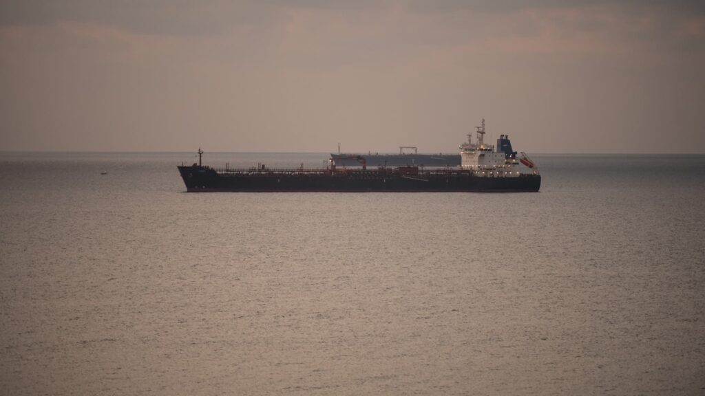 Crude oil prices continue to rise as Middle East supply concerns continue