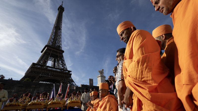 Eiffel Tower chief resigns after women are excluded from staff during Hindu delegation’s visit