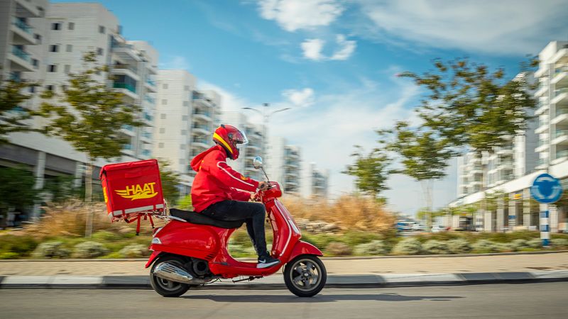 This company offers food delivery to Israeli Arabs without a bank card