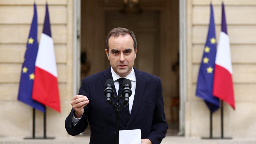 French student movement pauses, pressure mounts over budget impasse