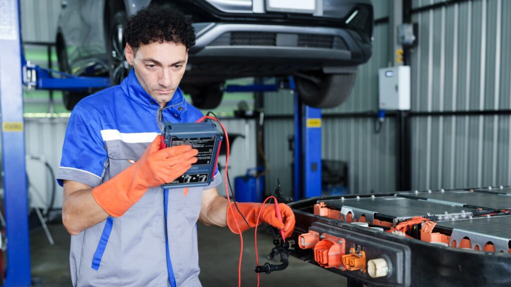 High-tech vehicles are increasing the burden on mechanics and customers