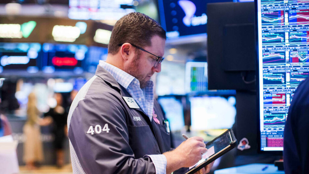 Government bond yields fall from multi-year highs