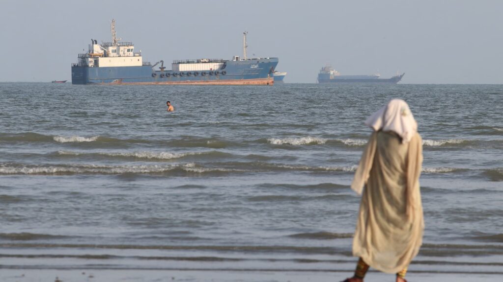 US crude oil tops $100 as Iran intensifies attack on Hormuz