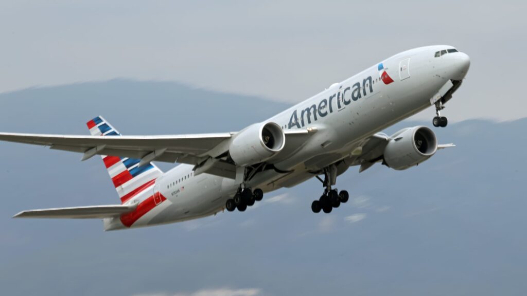 American Airlines raises annual fees for points cards for the first time since 2018