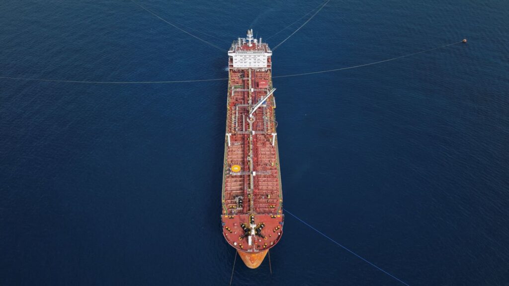 US crude oil rises above $100, Brent to 5-month high
