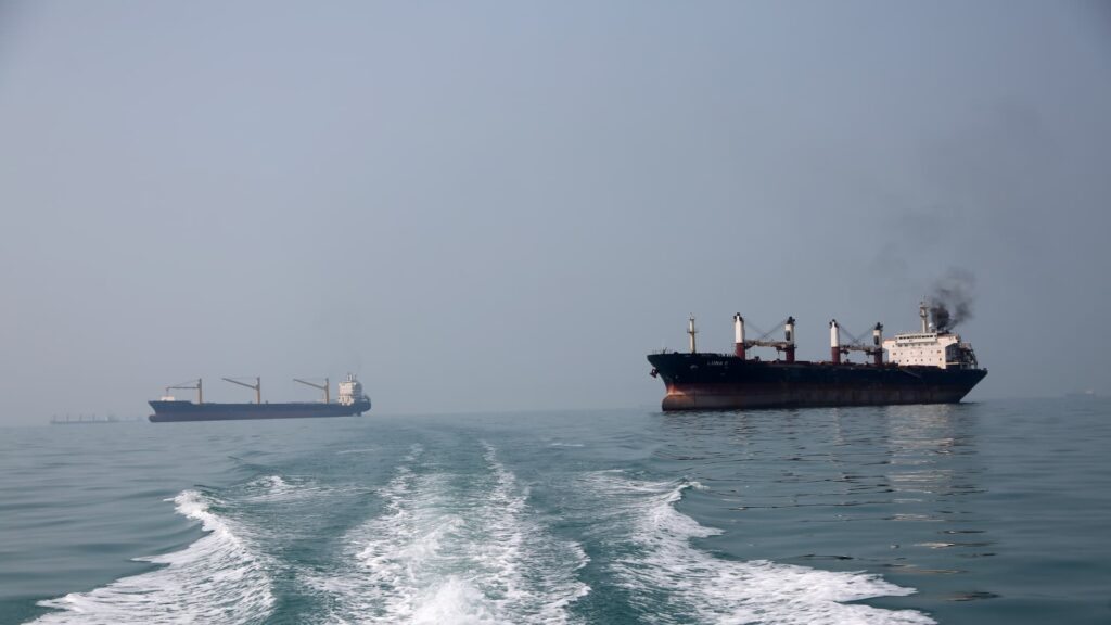 Daily Open: Who’s in control of the steering oil now?
