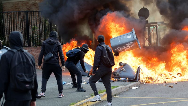 French students angered by school environment, set fires, clash with police