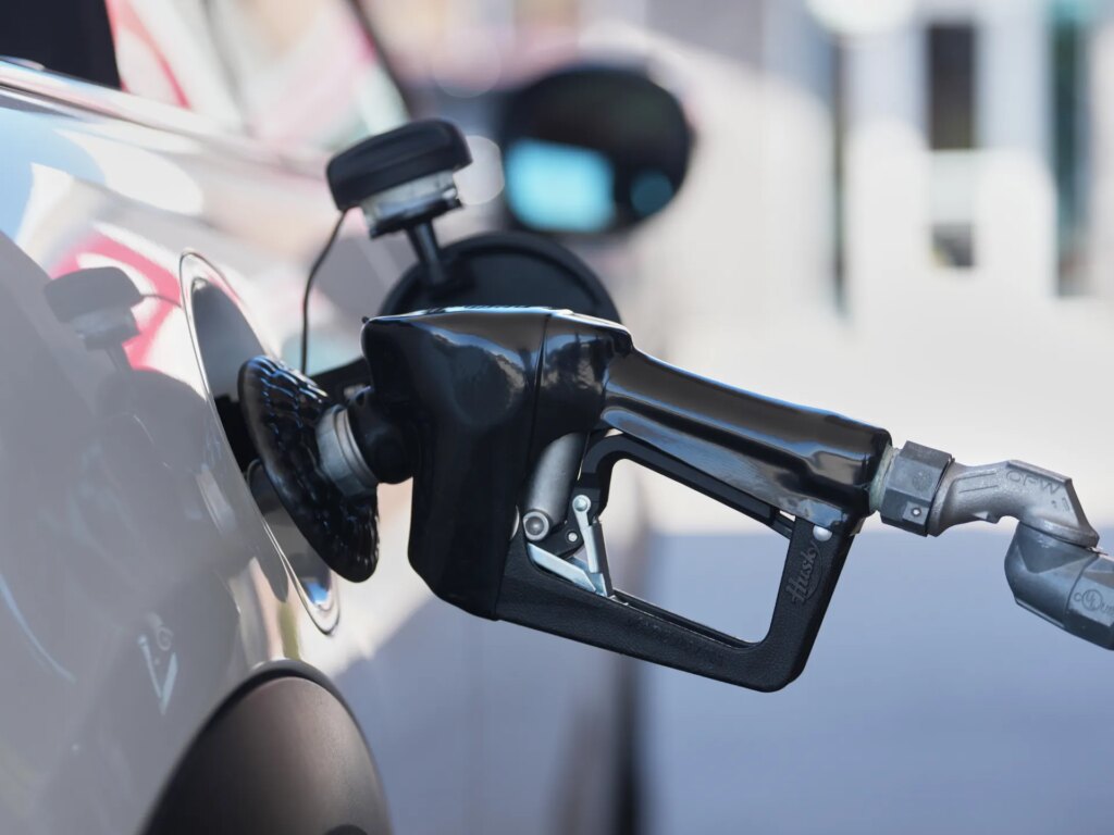 California leads lawsuit against President Trump’s rollback of fuel economy standards | Automotive Industry News