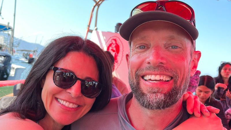 She met a ‘cute boy’ in line at the airport, but they lost touch. 27 years later her phone started ringing