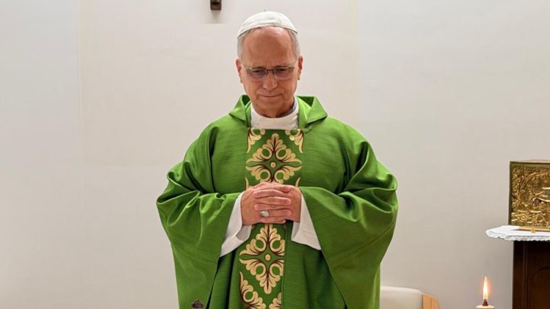 Pope Leo meets with President Putin from hospital, days after lung cancer surgery