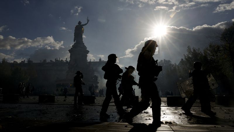 French authorities launch large-scale security operation, prepare for weekend protests
